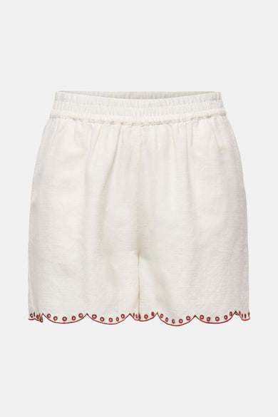 Witte short van JDY met elastische tailleband en rode broderie langs de zoom.