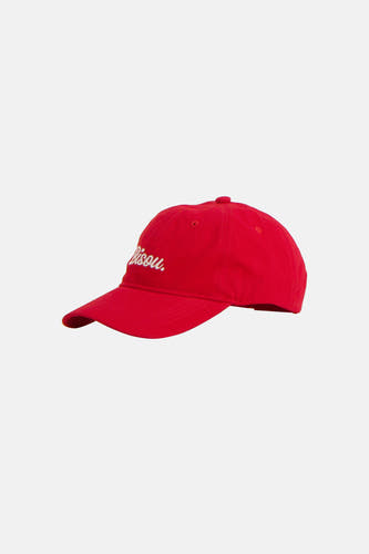 Casquette rouge ONLY avec inscription blanche 'Bisou' à l'avant.