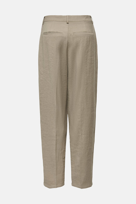 Pantalon beige ONLY® avec texture aspect lin et deux poches passepoilées au dos, vue arrière.