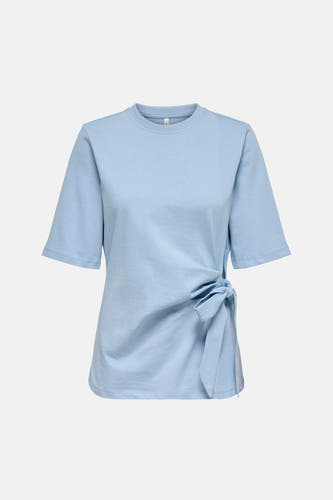 T-shirt bleu à manches courtes de ONLY, avec un détail de bouton sur le côté.