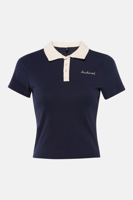 Blauwe polo met korte mouwen van ONLY, met wit kraagje en geborduurde tekst.