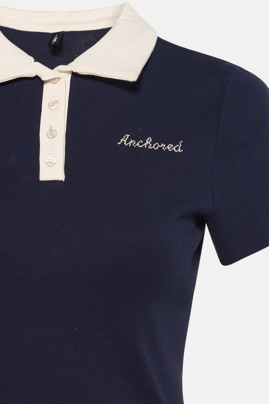 Polo bleu à manches courtes de ONLY, avec col contrastant et texte brodé.