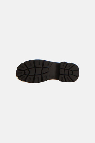 Sandales noires ONLY, avec une semelle à profil épais.
