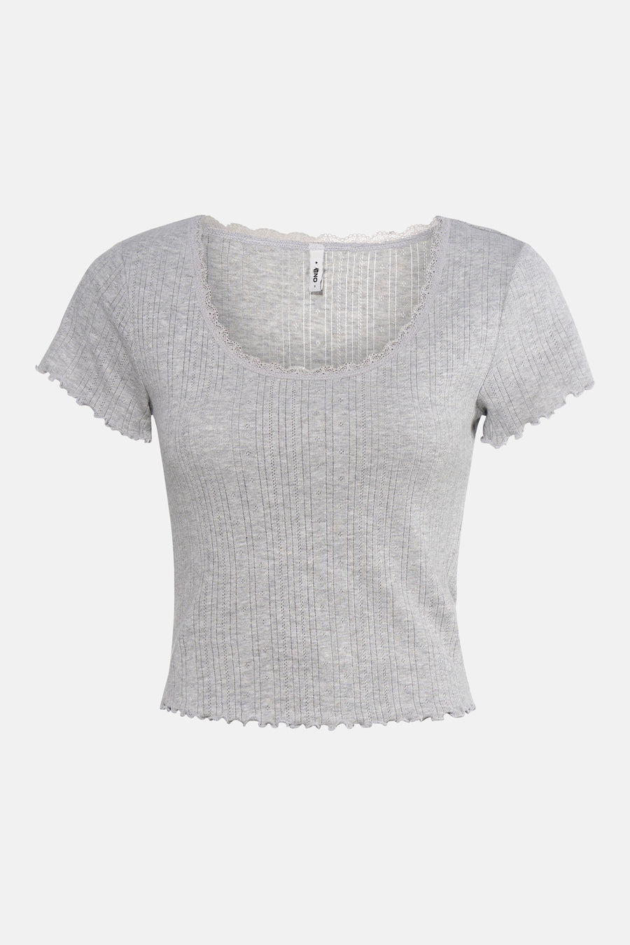 Grijs ribgebreid T-shirt van ONLY, afgewerkt met kanten details langs de ronde hals en golvende boorden.