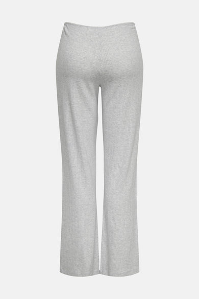 Grijze broek van ONLY, met ribstof en een uitlopende pijp.
