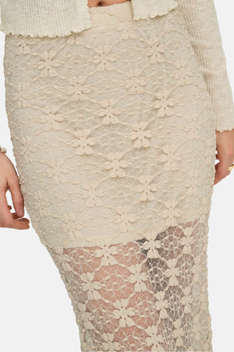 Jupe écru de ONLY, avec dentelle florale et ourlet transparent.