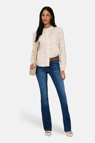Ecru hemd met lange mouwen van ONLY, met blauwe bloemen en kanten details.
