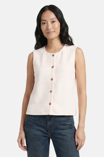 Witte mouwloze top van JDY met ronde hals en bruine knopen, textuurrijke stof, front view, model draagt donkerblauwe jeans