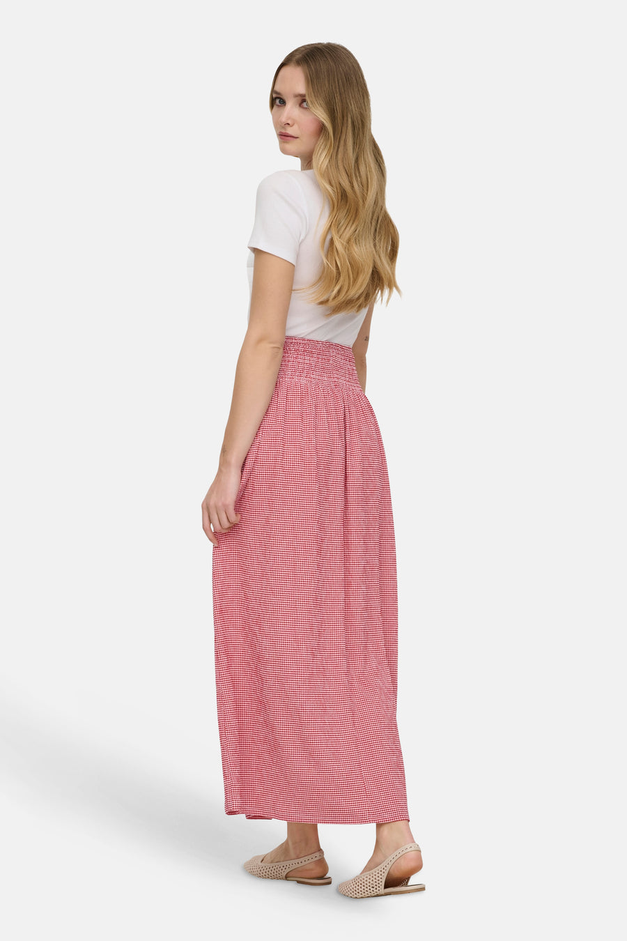 Lange rode rok van ONLY, met een rood-wit ruitjespatroon en een elastische tailleband
