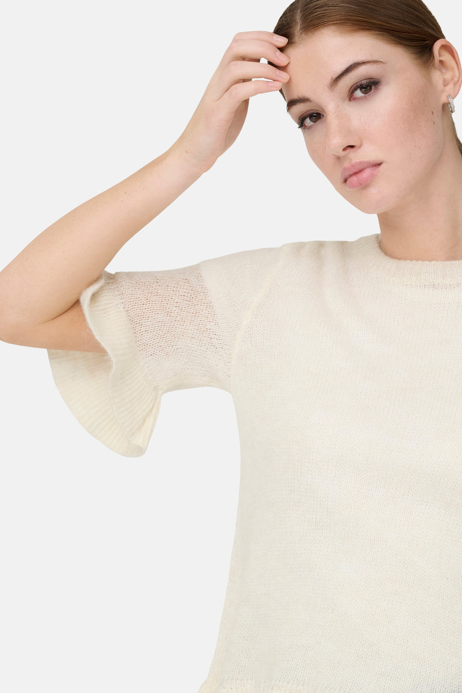 T-shirt écru ONLY, avec des manches courtes et une texture fine.