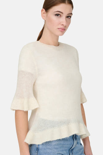 T-shirt écru ONLY, avec des manches courtes et un volant en bas.