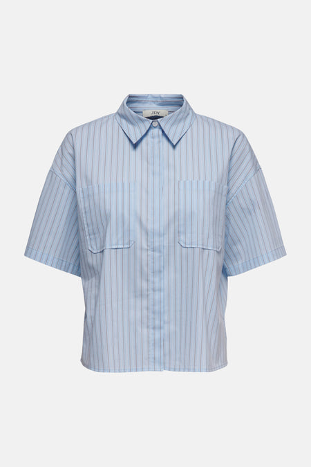 Chemise bleu clair à manches courtes de JDY, avec fines rayures verticales marron et blanches, dos.