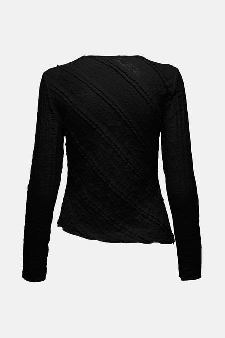 Zwarte top met lange mouwen van ONLY, met diagonaal gestreept textuur.