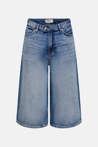 Arrière d'un short en jean bleu moyen ample de ONLY® avec poches arrière et une étiquette de marque en cuir.