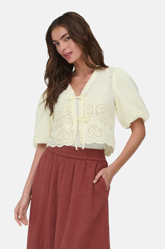 Chemise jaune à manches courtes ONLY® avec col V froncé, nœuds et ajour en forme de cœur.