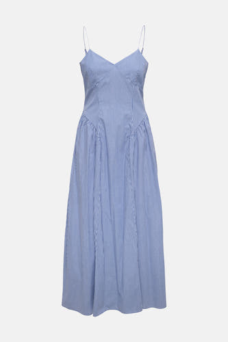 Een blauw gestreept mouwloos jurkje van ONLY® met spaghettibandjes en V-hals, en een wijd uitlopende geplooide rok.