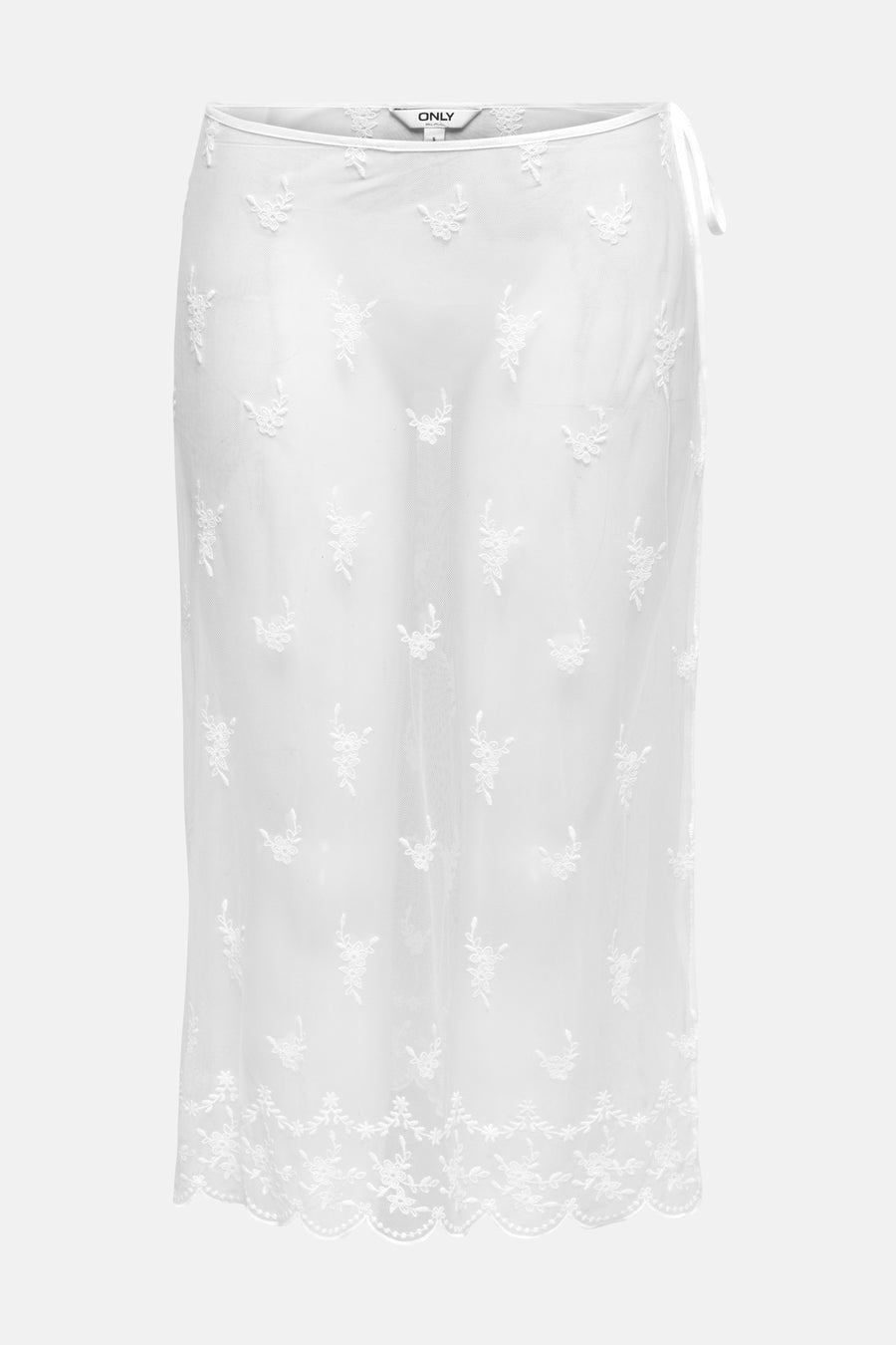 Jupe blanche ONLY, avec des motifs floraux brodés et un ourlet en dentelle.