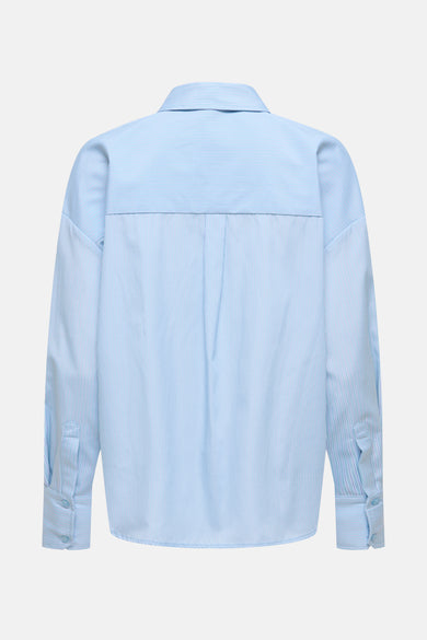 Blauw gestreept overhemd met lange mouwen van ONLY, met rugplooi en knoopmanchetten.
