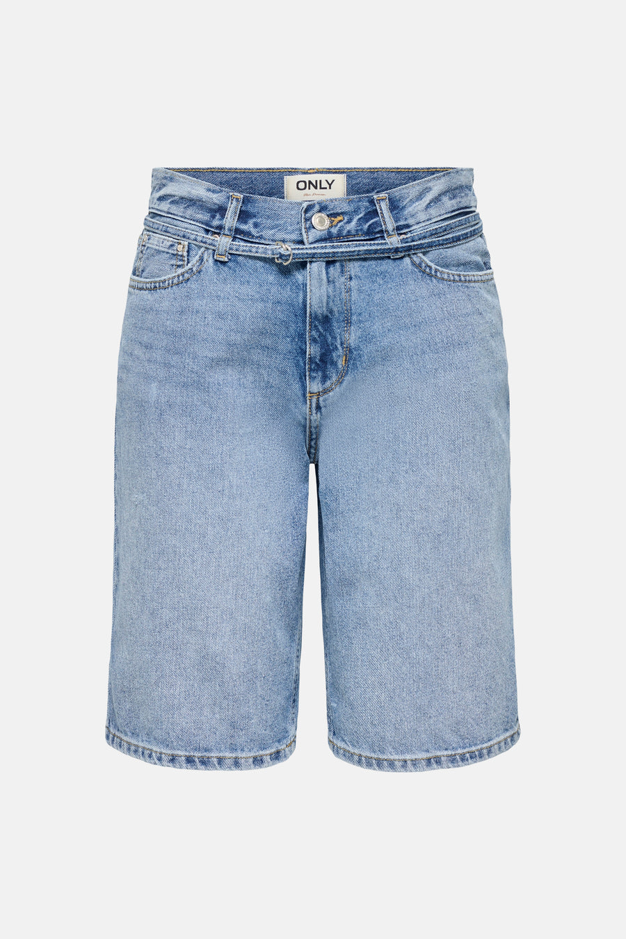 Short en jean bleu moyen ONLY® avec délavage clair et ceinture intégrée.