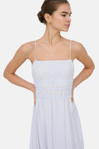 Robe bleu clair de ONLY® avec fines bretelles et corsage froncé.