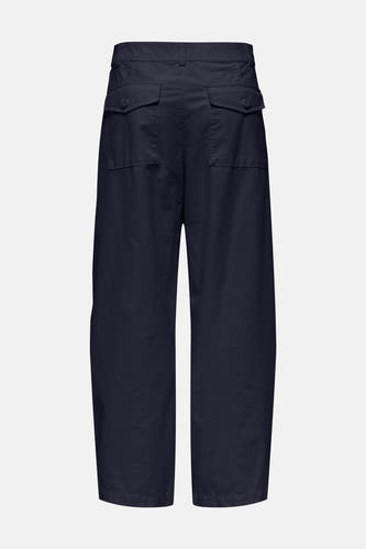 Chino bleu d'ONLY, avec poches arrière et une coupe décontractée.