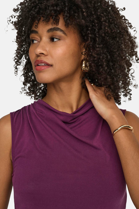 Haut sans manches violette d'ONLY® avec un décolleté drapé.