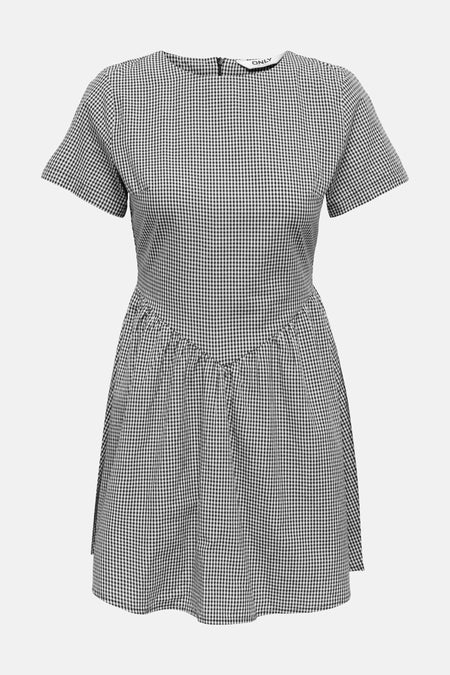 Zwart-wit geruit kleedje met korte mouwen van ONLY, met een aansluitende taille en uitlopende rok.
