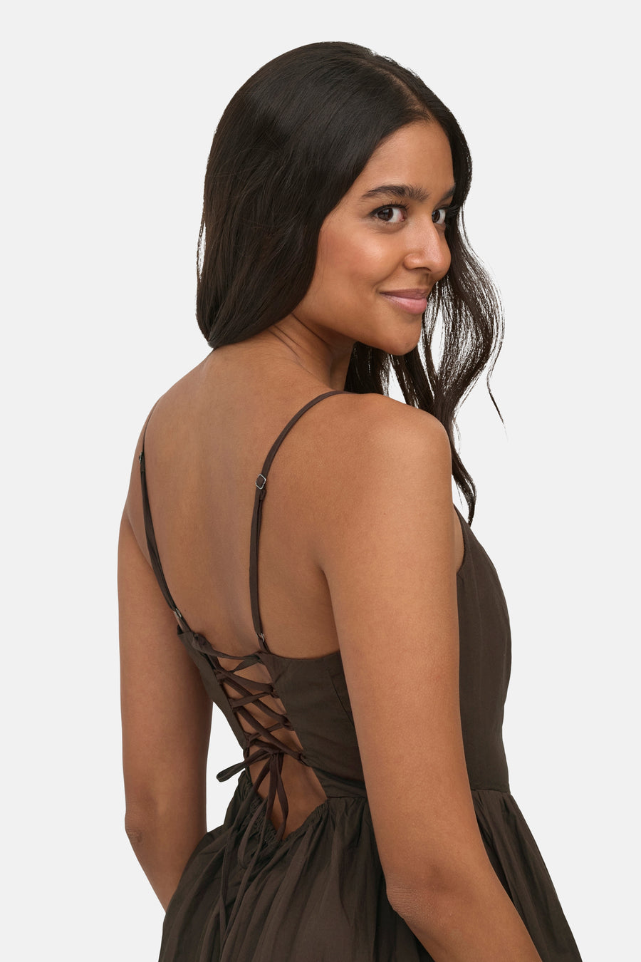 Robe marron ONLY® à fines bretelles et laçage dans le dos.