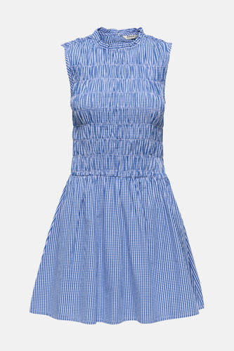 Robe sans manches bleue ONLY à motif carreaux vichy, haut smocké et col montant à volants.