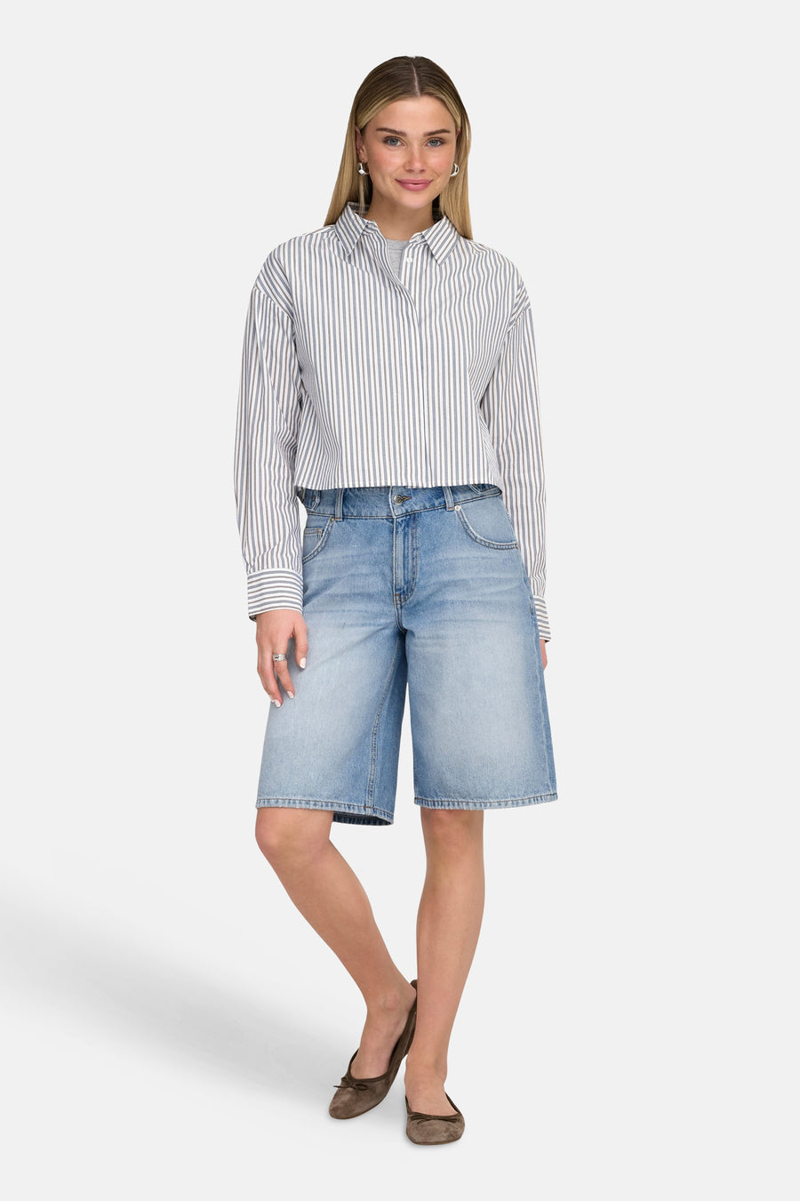 Short - light blue denim