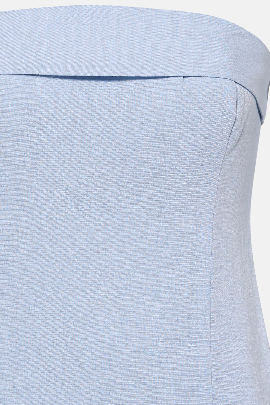 Lichtblauwe mouwloze blouse van ONLY® met fijne textuur en gestructureerde zoom, close-up vooraanzicht
