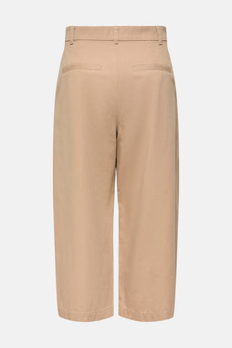 Beige 7/8 broek van JDY met riemlussen en twee paspelzakken op de achterkant.