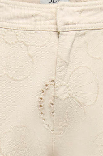 Ecru special fit jeans van JDY met bloemen borduurwerk en textuur, close-up vooraanzicht