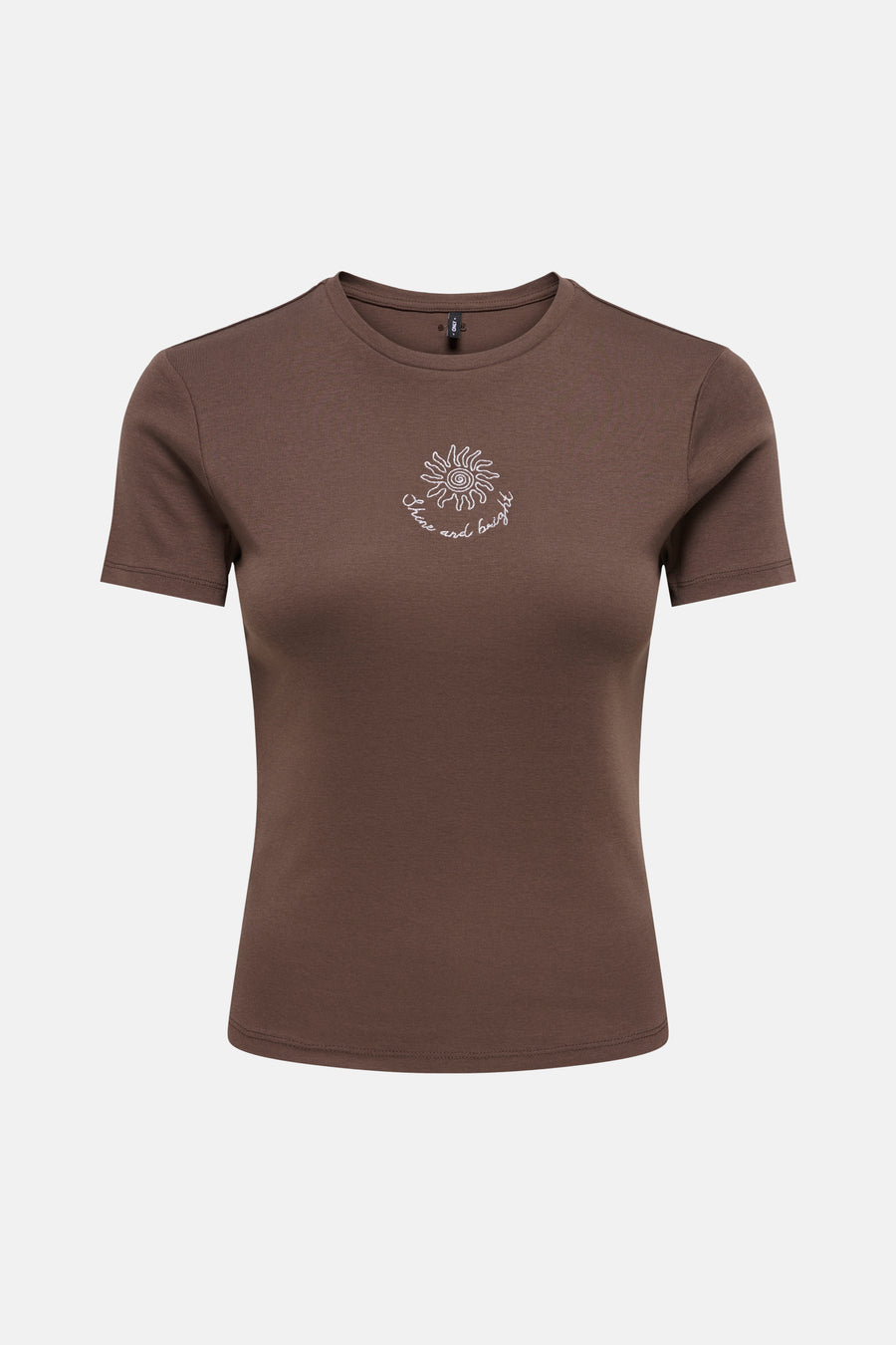 Bruine korte mouwen t-shirt van ONLY® met witte zonprint en tekst op borst, ronde hals, voorzijde weergave