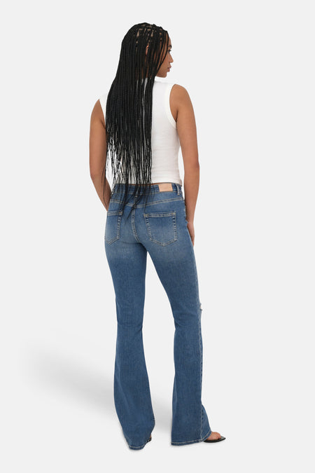 BLUSH FLARE - Medium Blue Denim