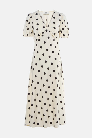 Robe courte écru à manches courtes de JDY, avec un motif à pois et des talons élégants.