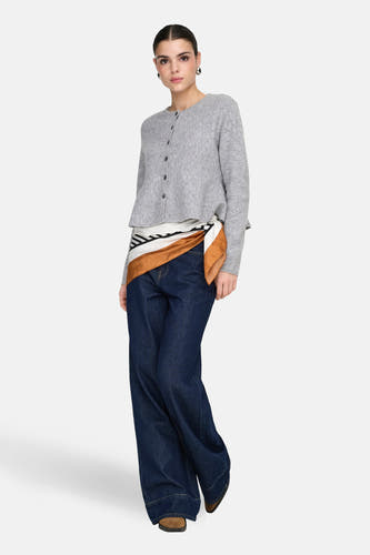 Grijze cardigan van JDY, met knoopsluiting en een losse pasvorm.