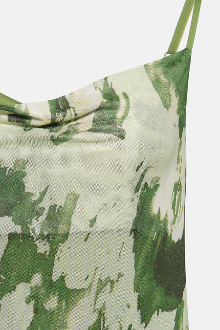 Robe sans manches verte de JDY, avec un motif abstrait vert et des bretelles spaghetti.