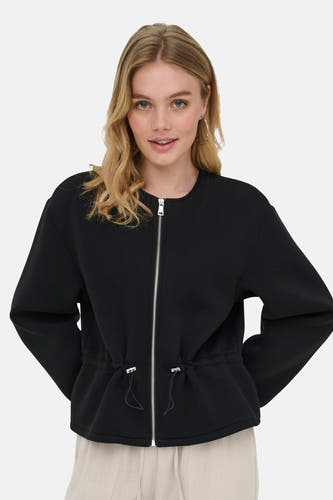 Veste courte noire ONLY à col rond, manches longues et fermeture éclair argentée et cordon de serrage à la taille.