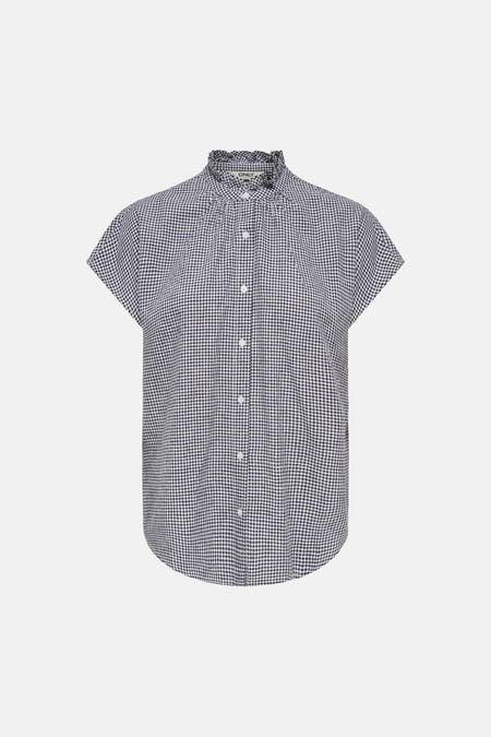 Zwart-witte geruite blouse met korte mouwen van ONLY, met opstaande rucheskraag en knoopsluiting.