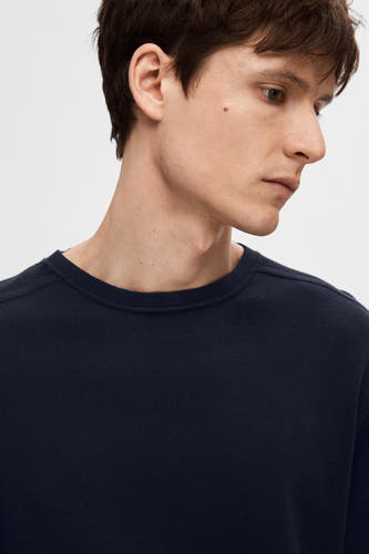 T-shirt bleu avec col rond de SELECTED, texture lisse.