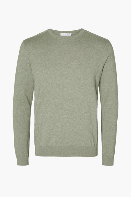 Pull vert avec col rond de SELECTED, uni et en fine maille côtelée.