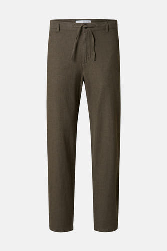 Pantalon multicolore de SELECTED, avec cordon de serrage et poches, sur un fond lisse.