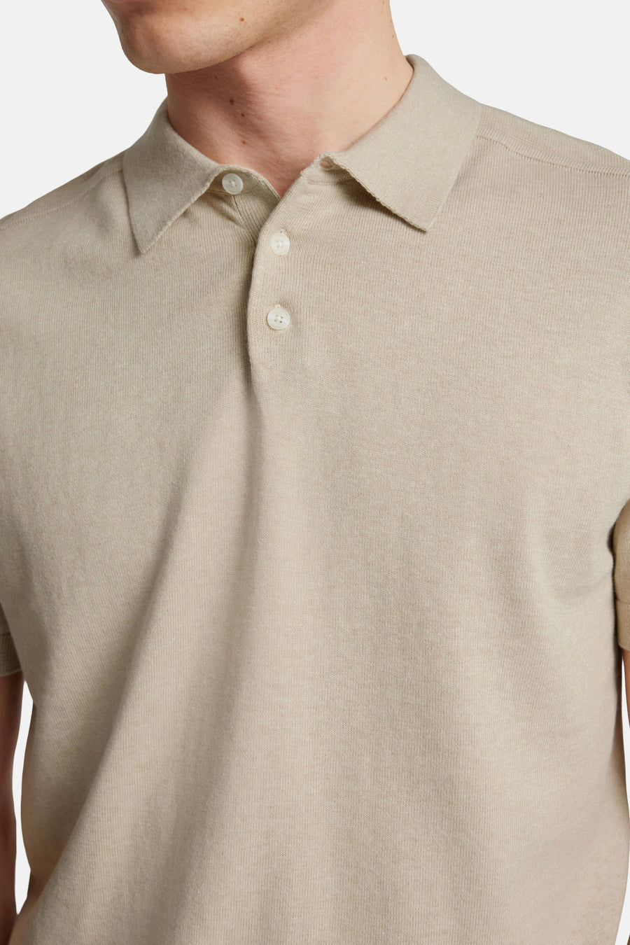 Beige polo met korte mouwen van SELECTED, met een zachte textuur en een klassieke kraag.
