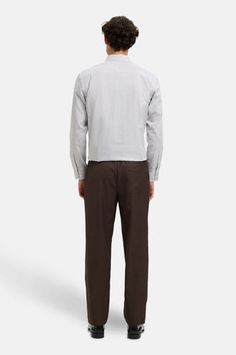 Chemise blanche à manches longues de SELECTED, avec un fin motif rayé vertical.