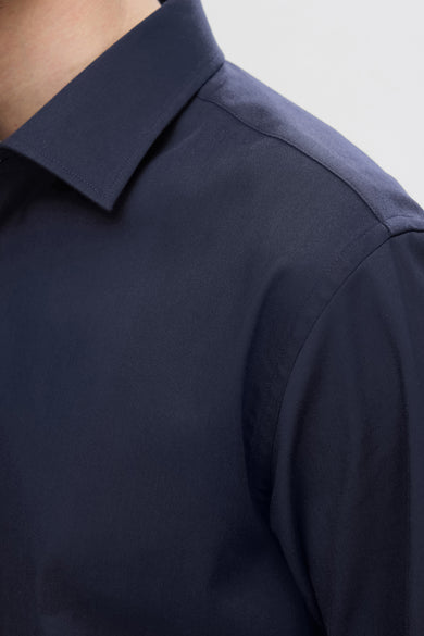 Blauw overhemd met lange mouwen van SELECTED, effen stof en klassieke kraag.