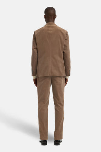 Blazer marron de SELECTED, vue arrière, associé à un pantalon en corduroy et une chemise crème.