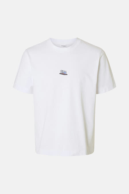 T-shirt blanc à manches courtes de SELECTED, avec une petite image brodée sur la poitrine.