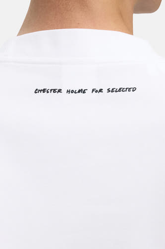 T-shirt blanc à manches courtes de SELECTED avec texte sur l'arrière, gros plan.
