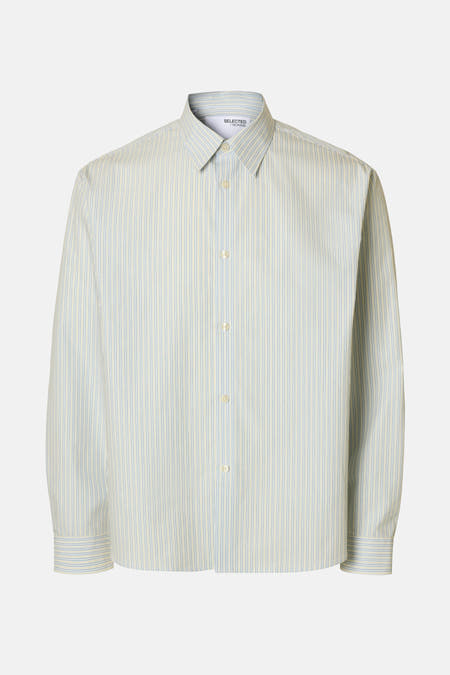 Chemise à rayures blanches et bleues de SELECTED, avec manches longues, collet classique et fermeture à boutons.